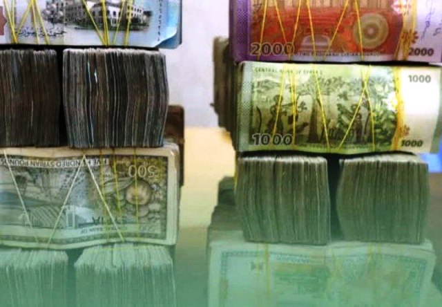 شريان يهدد الاقتصاد السوري: التحويلات المالية تبقى المصدر الرئيسي للسوريين