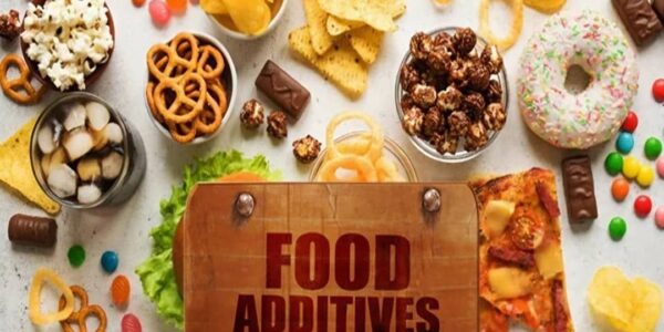 الإضافات الغذائية.. بين الضرورة الصناعية والنقاش الصحي