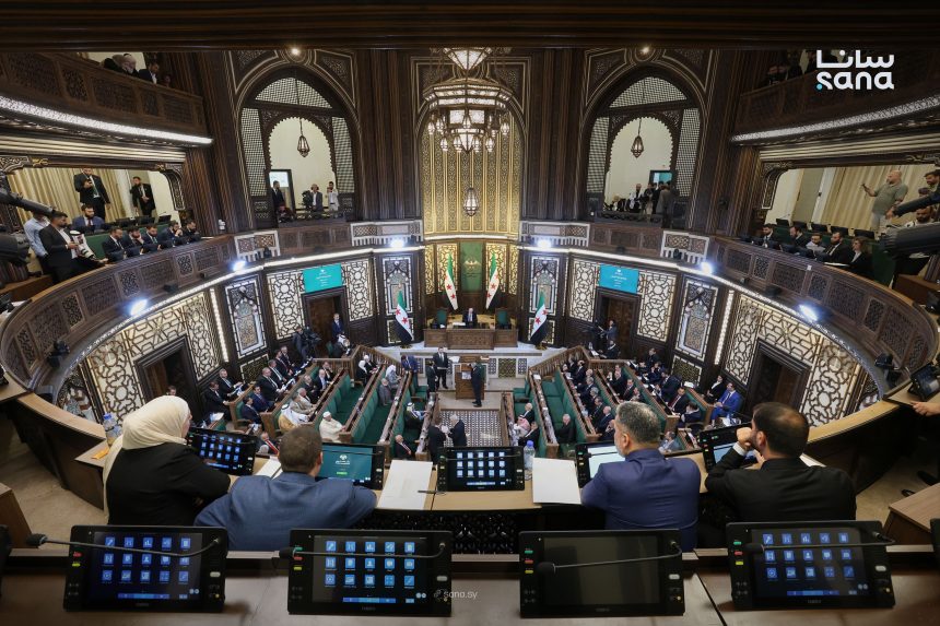 الاتحاد الأوروبي يعبر عن ارتياحه لانعقاد أول جلسة للبرلمان السوري
