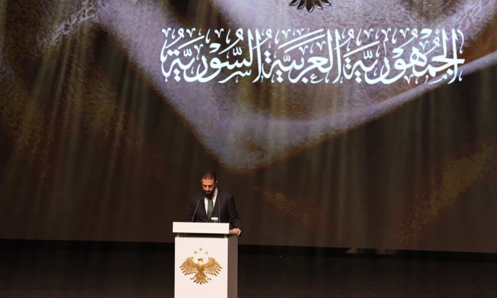الرئيس أحمد الشرع: قطاع الأقمشة يروي جزءاً من رواية تراث سوريا