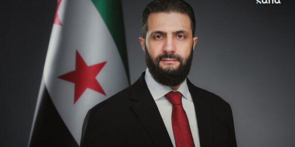 الرئيس الشرعي ومجموعة من الوزراء يزورون الدوحة لتقديم العزاء لأمير قطر في وفاة والده