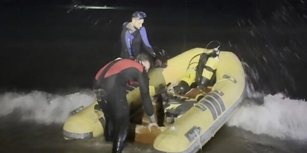 العثور على جثمان الطفلة المفقودة في البحر الأزرق باللاذقية من قبل فرق الإغاثة