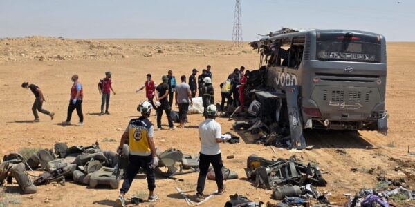 رسائل تعزية رسمية لضحايا حادث طريق دير الزور ـ دمشق