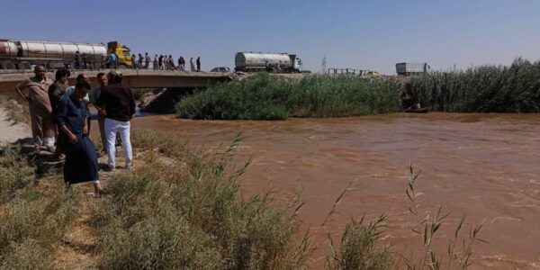 سقوط مركبة تقل مجموعة أشخاص في مياه نهر البليخ.. وفرق البحث والإنقاذ تفتش عن المفقودين وسط تيارات موحلة