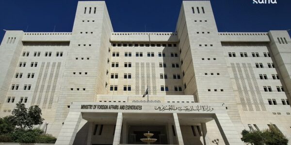 سوريا تستنكر الهجمات الإيرانية على الدول العربية وتعلن وقوفها بجانبها