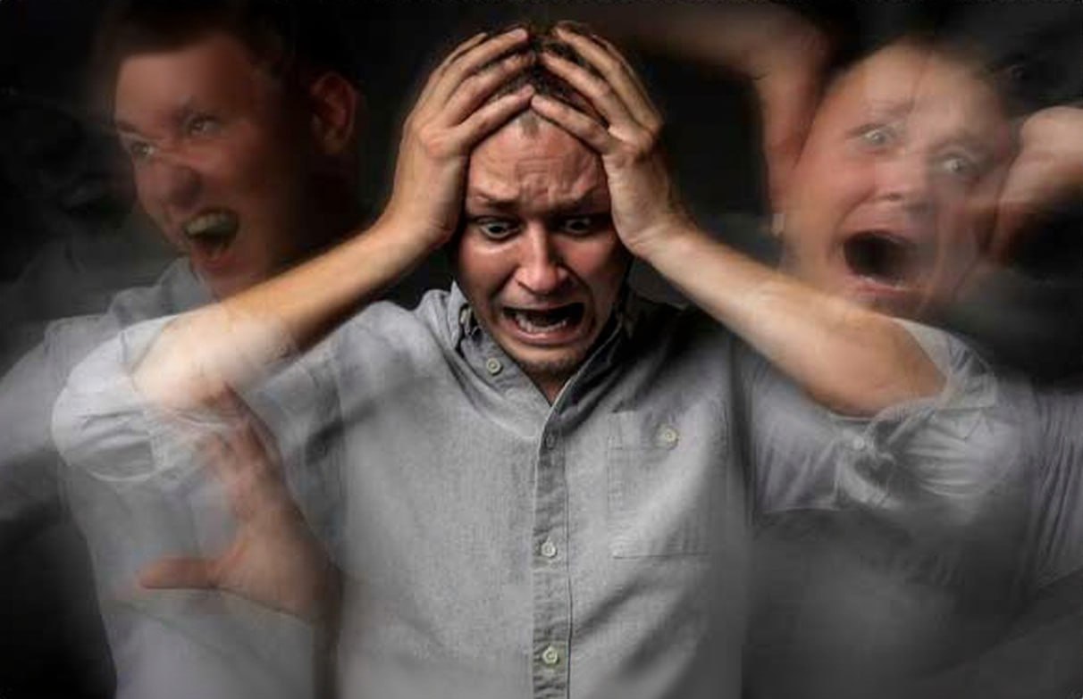 لماذا زادت احتمالية إصابة الشباب بالذهان؟ وهل يدفع جيل الأجهزة الذكية تكلفة عالية لصحتهم العقلية؟