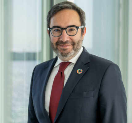مبعوث أممي: سوريا تمتلك فرصة لتشكيل مستقبل أكثر تفاؤلاً وتعزيز مساعدات الإعمار والنمو