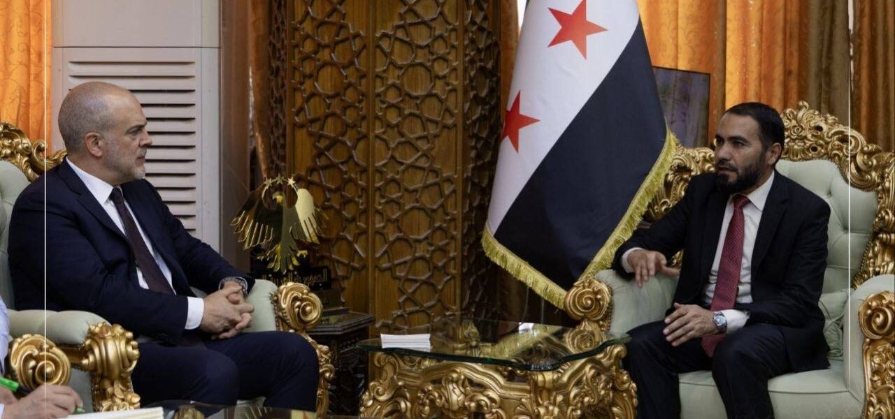 مناقشات بين نائب محافظ دير الزور ووفد المفوضية حول تعزيز العودة الطوعية والآمنة للسكان