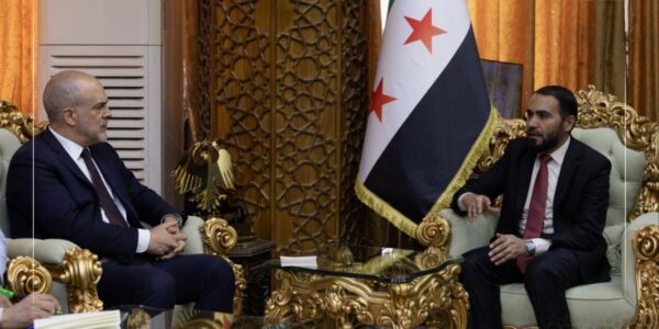 مناقشات بين نائب محافظ دير الزور ووفد المفوضية حول تعزيز العودة الطوعية والآمنة للسكان