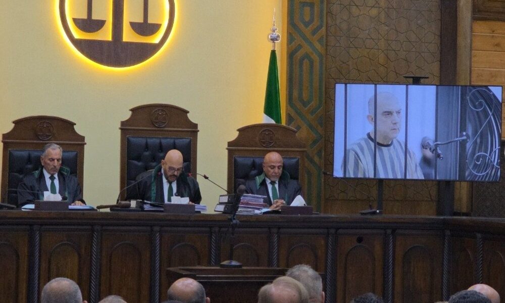 إصدار عقوبة الإعدام على المدان عاطف نجيب عقب انتهاء محاكمته في دمشق