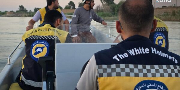 إنقاذ جثمان رجل غرق في نهر الفرات على يد فرق الدفاع المدني بدير الزور