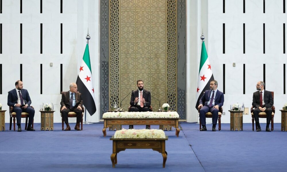 الرئيس الشرع يناقش مع البرلمان موضوعات القضايا العامة والإدارة الحكومية