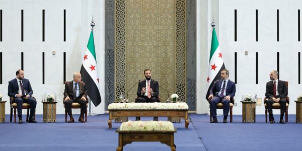 الرئيس الشرع يناقش مع البرلمان موضوعات القضايا العامة والإدارة الحكومية