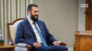 القائد الشرع يناقش مع المندوب الأممي لشؤون اللاجئين تعزيز الشراكة ومبادرات التعافي المبكر