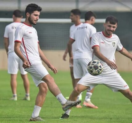 اليوم.. فريق شبابنا لكرة القدم يواجه البحرين في لقاء ودي بالمنامة