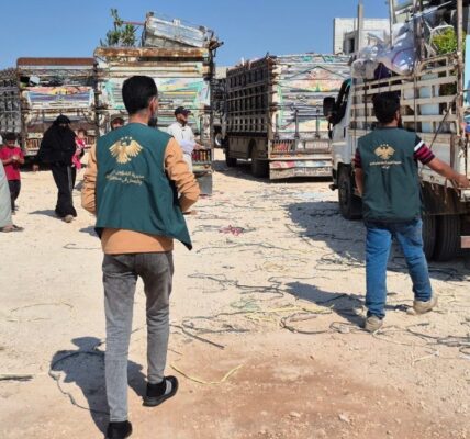 انطلاق قافلة طوعية جديدة تضم 222 أسرة من مخيمات الشمال إلى ريف حماة
