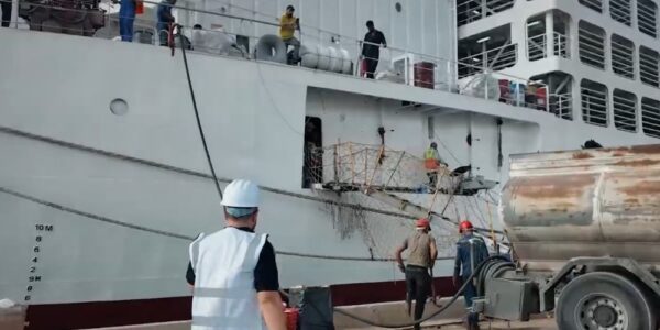 بأيادٍ محليّة.. ميناء طرطوس يُحَوّل سفينة شحن إلى ناقلة مواشٍ تستوعب 14 ألف رأس.
