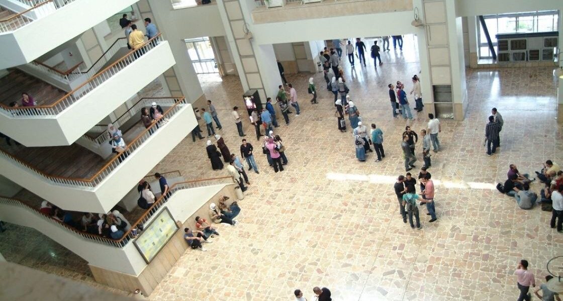 بعد التخرج من المدرسة الثانوية.. ما مدى تأثير الوالدين في اختيار مسار مستقبل أولادهم؟