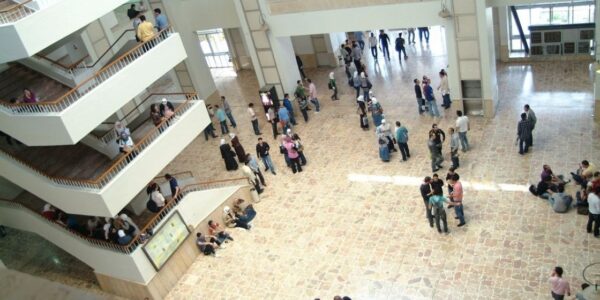 بعد التخرج من المدرسة الثانوية.. ما مدى تأثير الوالدين في اختيار مسار مستقبل أولادهم؟