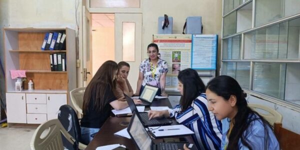 بين الرفقة والصداقة.. هل تتجاوز الروابط المهنية حدود العمل؟