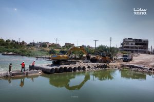 تنفيذ أعمال تدعيم احترازية على الجسر الترابي في دير الزور بواسطة لجنة الاستجابة الطارئة