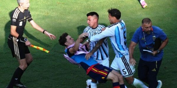جزاءات صارمة على فريق الأرجنتين عقب وقائع كأس العالم