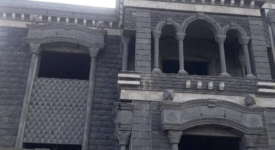 حجر البازلت يعود بقوة في مجال التشييد.. مهنيون يبتكرون تصاميم وديكورات منزلية جديدة