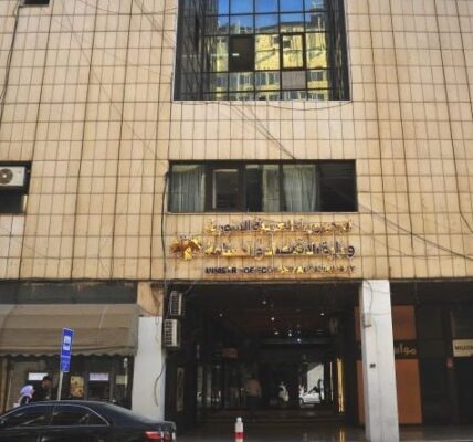 مؤسسة الملابس الجاهزة.. مساعٍ لإصلاح المسار الإنتاجي وتحسين أوضاع العاملين