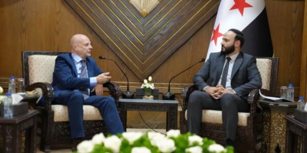 محافظ حلب يناقش مع نائب المبعوث الأممي تعزيز الانتعاش والتطوير الاستثماري