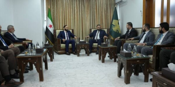 مناقشات بين وزير الإعلام ومحافظ حلب حول تحسين القطاع الإعلامي وافتتاح محطة إذاعية في المدينة.