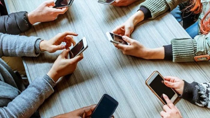 وسائل الإعلام والشباب.. كيف نتفاعل معهم بفهم ووعي؟