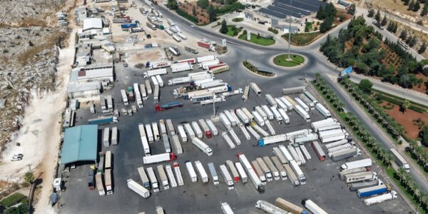 أكثر من ألفي طن من السلع و602 ألف مسافر عبر معبر باب الهوى خلال ثمانية أشهر