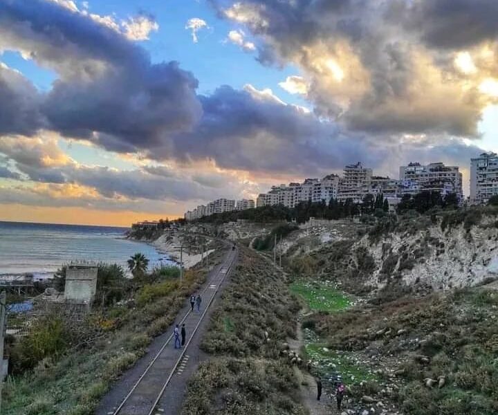 اضطرابات جوية.. زخات مطرية وبرق ورياح نشطة في مناطق متعددة