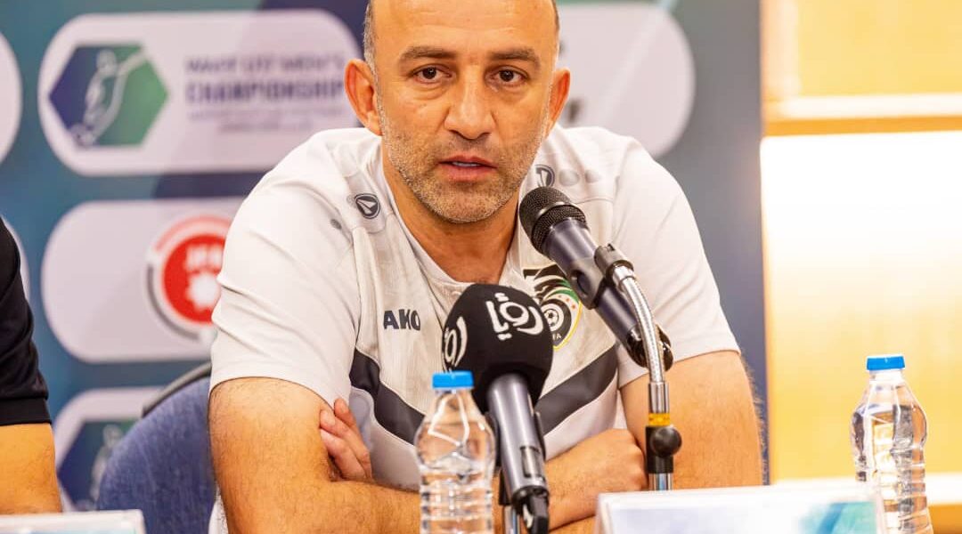 الجمعية الكروية تعزل معن الراشد عقب هزيمة ثقيلة ضد اليمن
