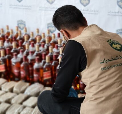 القبض على محاولة لتهريب عقاقير ممنوعة ومسكرات قادمة من لبنان بواسطة مكافحة المخدرات