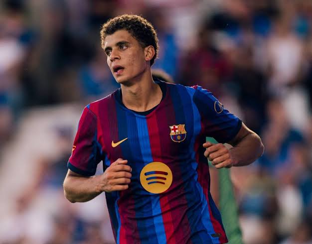 برشلونة يمدد عقد لاعبه المصري الموهوب حتى عام 2030