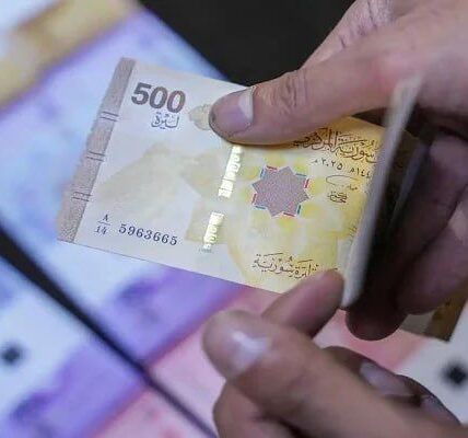 تذبذب قيم العملات يربك الصناعة المحلية.. ومطالبة دائمة بالاستقرار المالي ودعم الإنتاج الوطني
