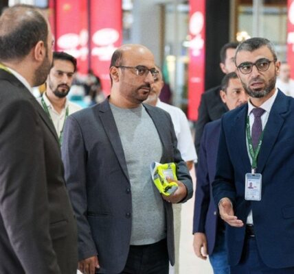 لبدء تسيير رحلاتها.. فريق من طيران السلام العمانية يزور مطار دمشق الدولي