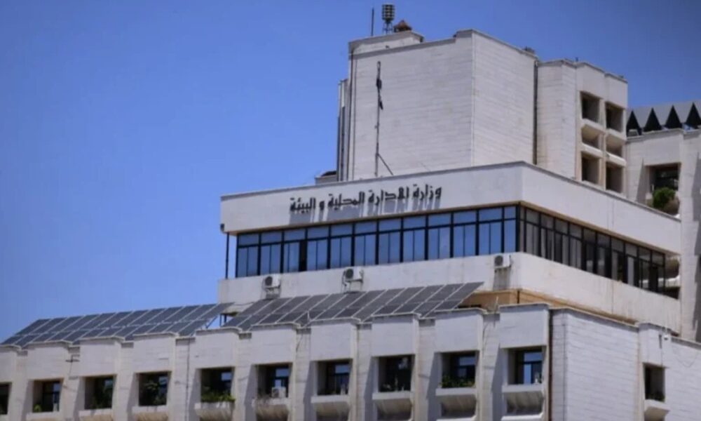 محافظة درعا تعلن استعادة 235 موظفاً معادين إلى وظائفهم