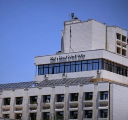 محافظة درعا تعلن استعادة 235 موظفاً معادين إلى وظائفهم