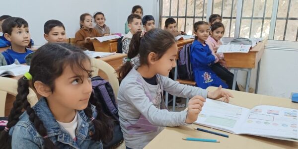 من بيئة الحضانة إلى ساحة التعليم.. كيف يتأقلم الطفل من الناحية النفسية؟