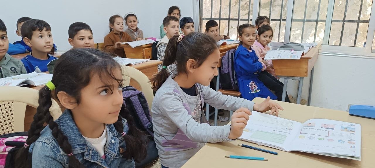 من بيئة الحضانة إلى ساحة التعليم.. كيف يتأقلم الطفل من الناحية النفسية؟