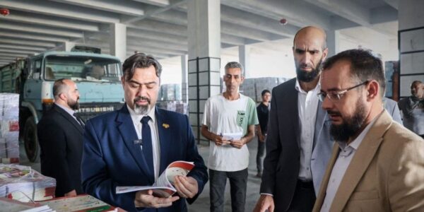وزير التعليم يحث على التعجيل في توزيع المقررات الدراسية مع انطلاق الفصل الدراسي الجديد