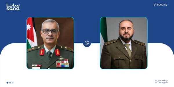 وزير الحماية السوري يناقش مع رئيس هيئة الأركان الأردنية تعزيز التعاون العسكري.