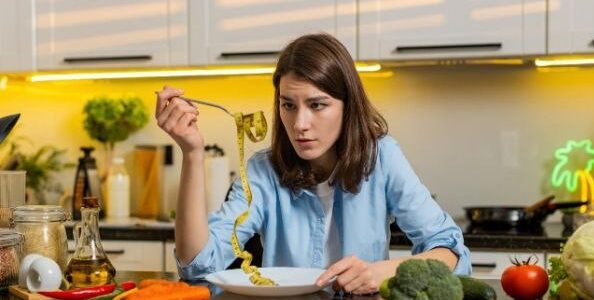 أنظمة غذائية غير منظمة على وسائل التواصل.. أضرار صحية وعواقب وخيمة
