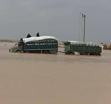 استئناف السير على طريق الرقة - معدان بعد ترميم جسر الخراف