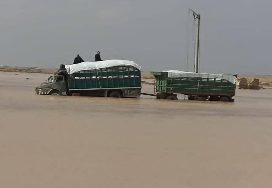 استئناف السير على طريق الرقة - معدان بعد ترميم جسر الخراف