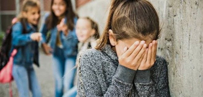 الاستهزاء باللهجات.. تهكم يبدد ثقة الطفل بذاته