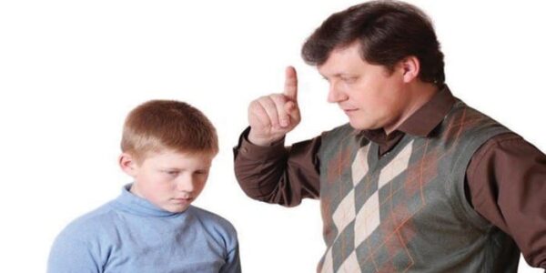 التباين بين الأعمار.. لماذا يجد الكبار صعوبة في استيعاب أبنائهم؟