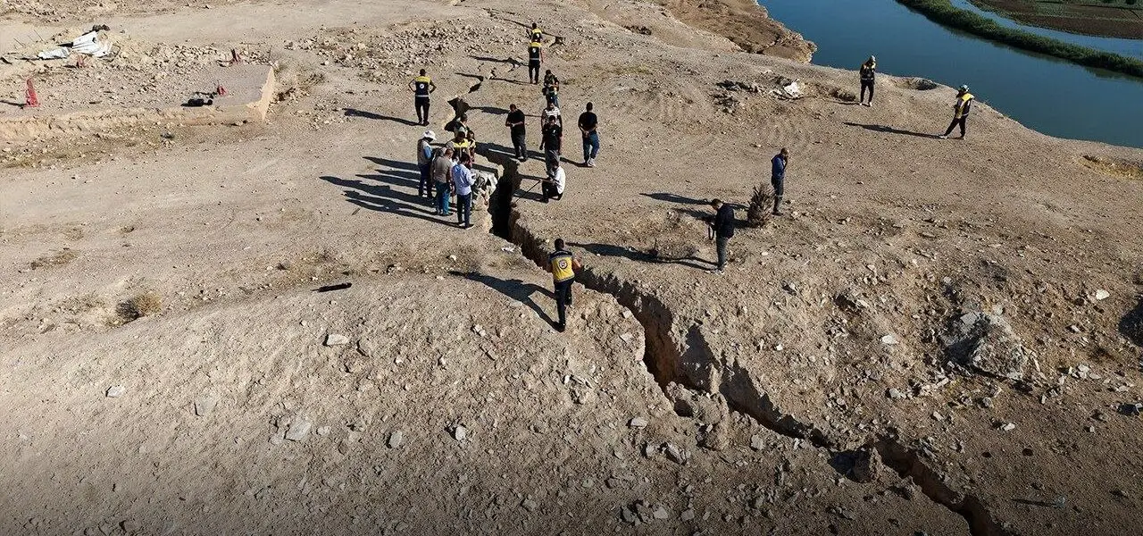 التحليل الفني يكشف أسباب الانهيارات الأرضية في الباغوز بدير الزور
